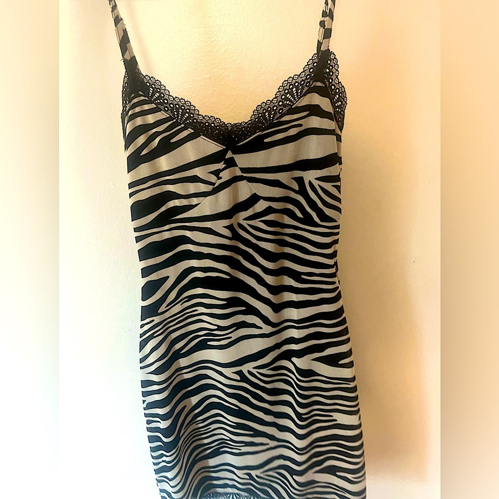 Lightly used full tilt black and white mini dress with lace size small :)